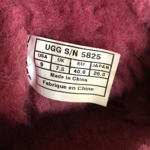 UGG CLASSIC SHORT SHEEPSKIN LEATHER BOOTS RASPBERRY COLOR - Picture 9 of 9